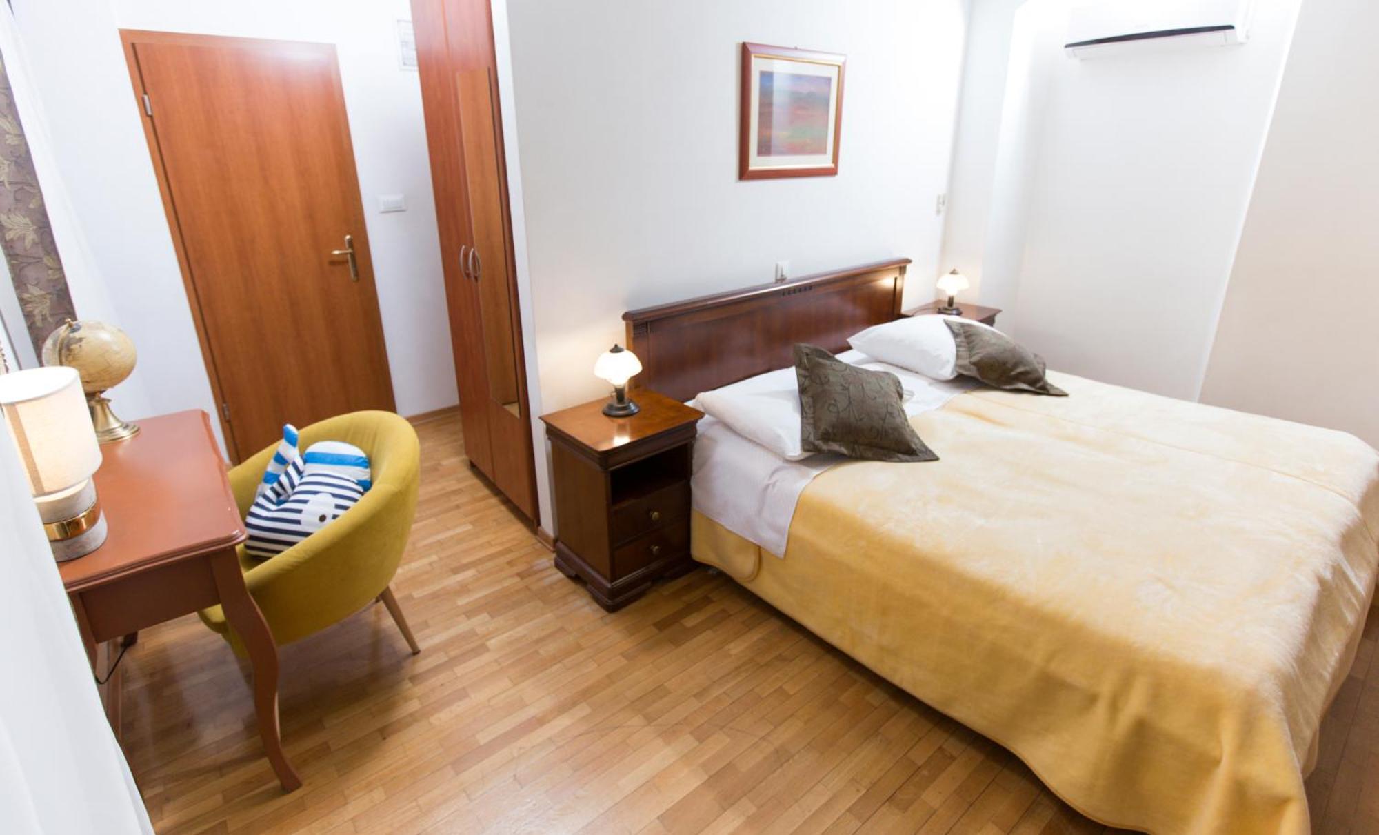 Rooms Base Σπλιτ Εξωτερικό φωτογραφία