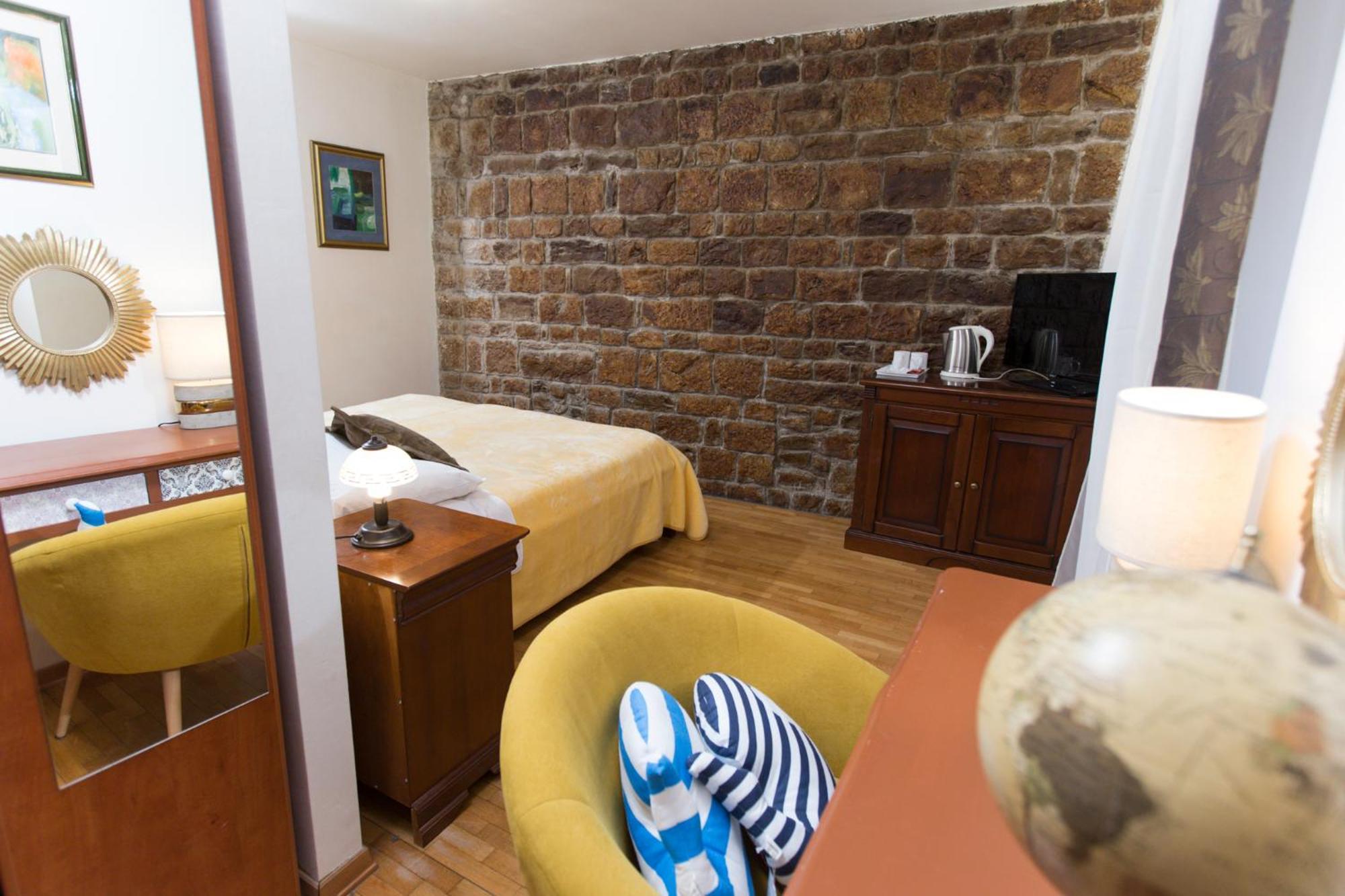Rooms Base Σπλιτ Εξωτερικό φωτογραφία