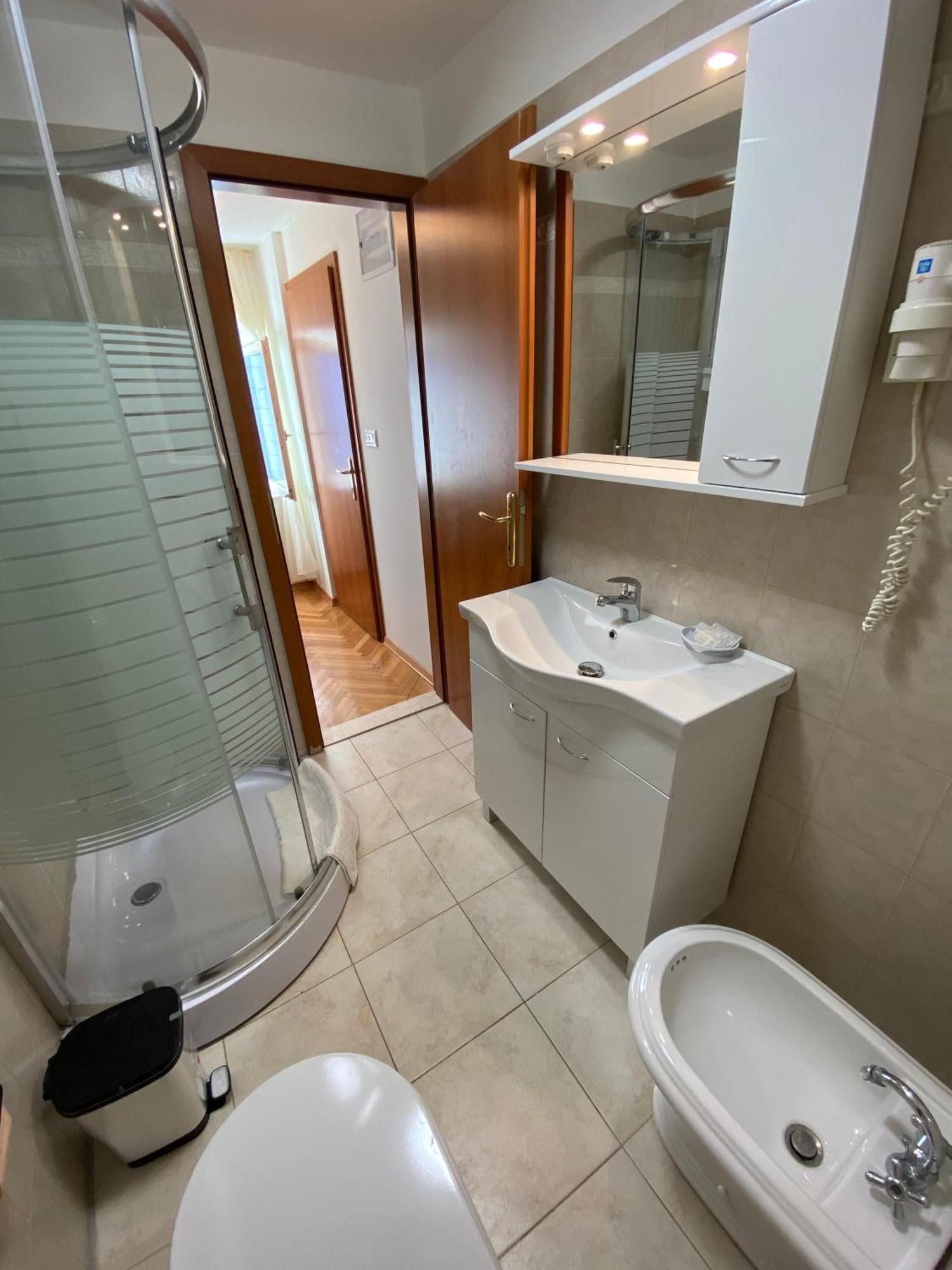 Rooms Base Σπλιτ Εξωτερικό φωτογραφία