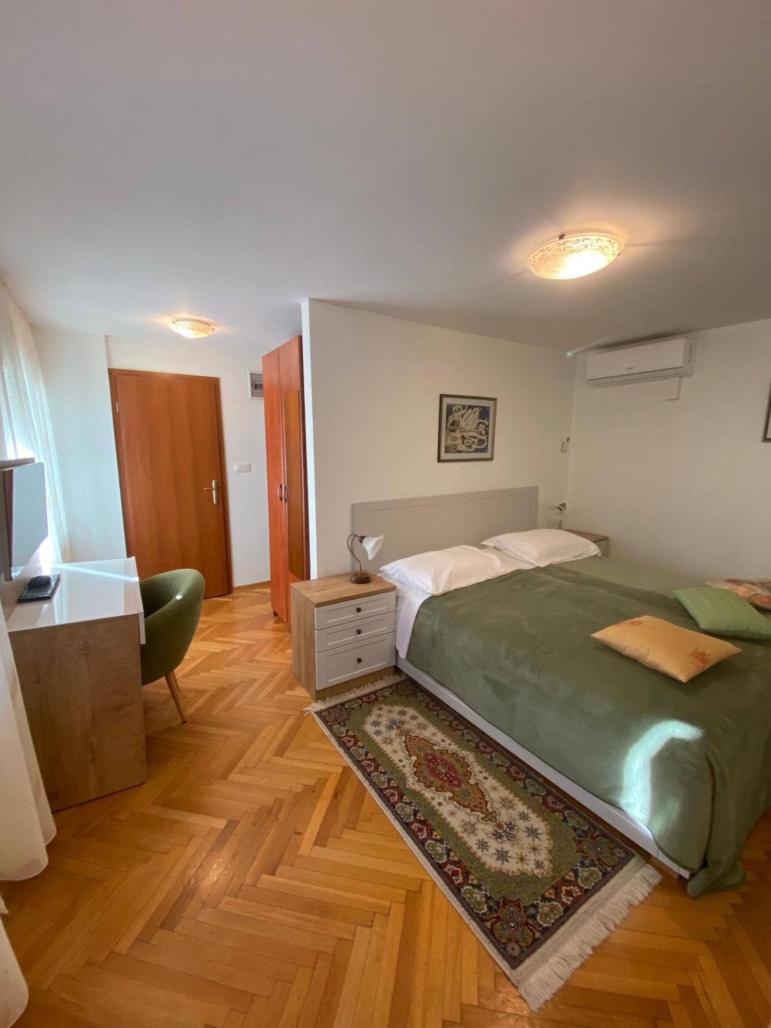 Rooms Base Σπλιτ Εξωτερικό φωτογραφία